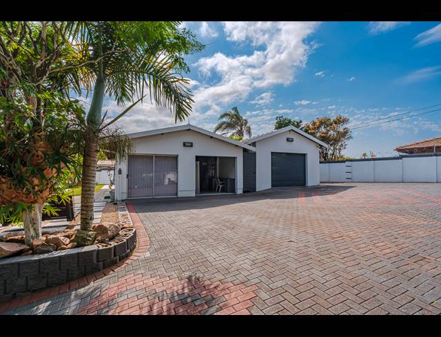 6 BEDROOM FREESTANDING FOR SALE IN ATHLONE PARK
